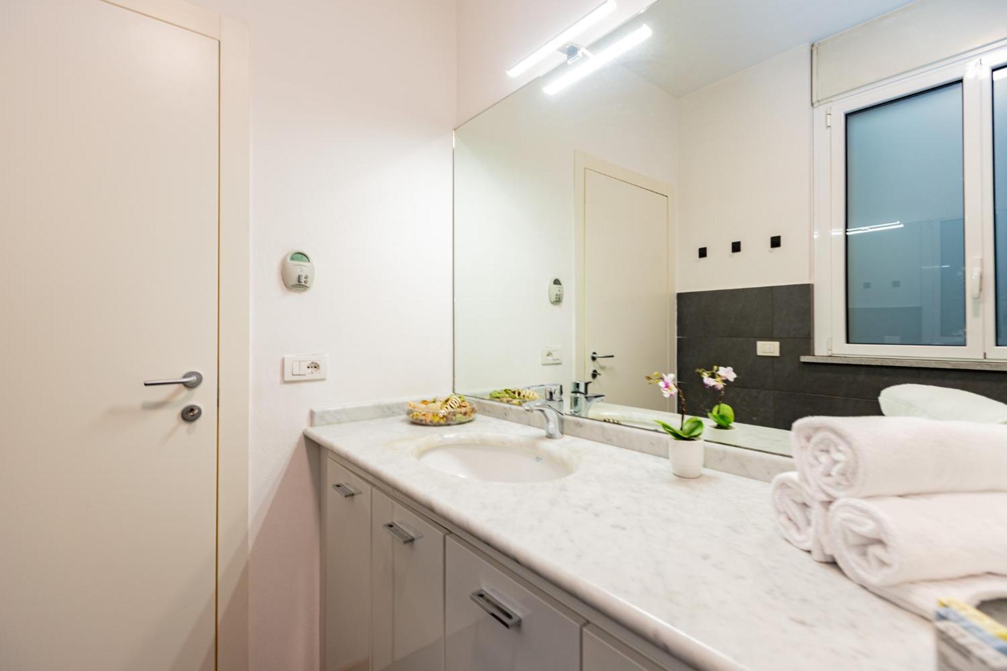 Premuda20 Milan Elegant Apartment Bagian luar foto