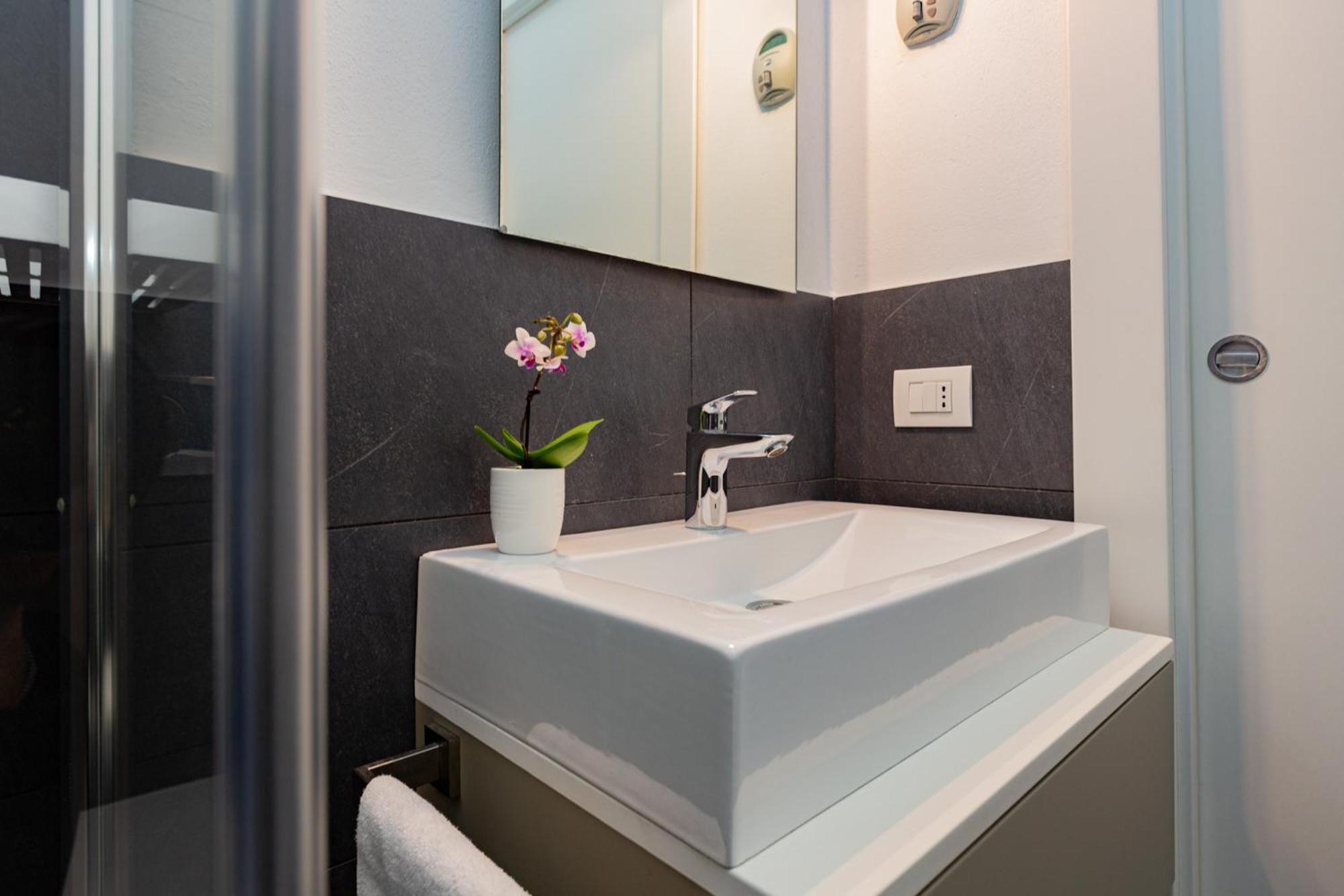 Premuda20 Milan Elegant Apartment Bagian luar foto